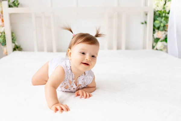 Funny Baby Girl Six Months Crawling Bright Beautiful Room White — Stock Photo, Image