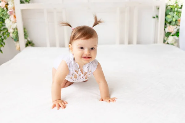 Funny Baby Girl Six Months Crawling Bright Beautiful Room White — Stock Photo, Image