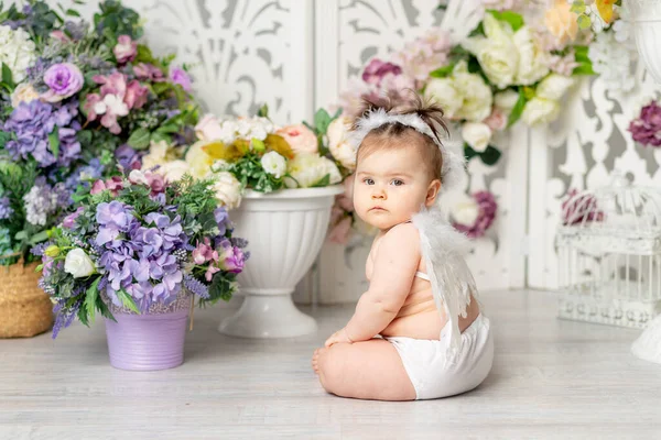 Baby Angel Wings Flowers Valentine Day Concept — Stock Photo, Image