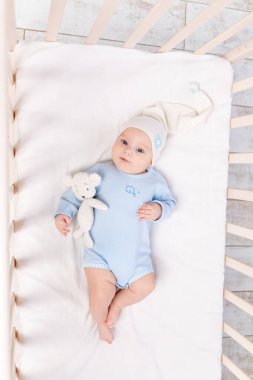 Bebek beşikte sabahları ya da yatmadan önce, aile ve doğum kavramı