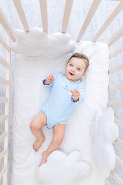 Heureux Bébé Garçon Souriant Dans Crèche Body Bleu Mignon Petit — Photo