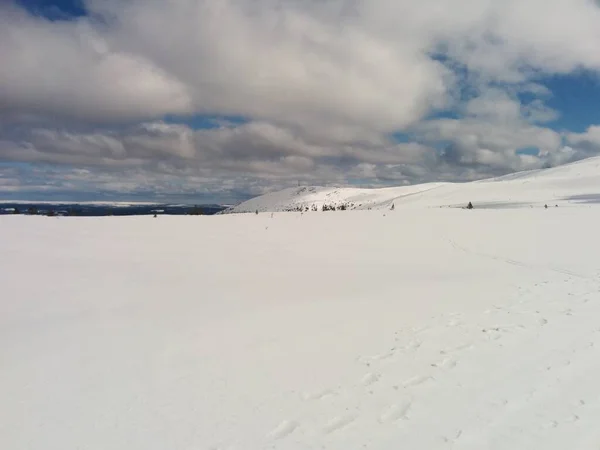 Landschaft Mit Schnee Und Bergen — Stockfoto