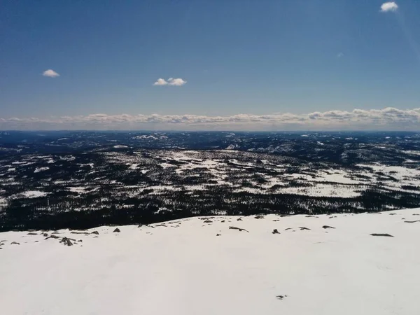 雪に覆われた山の風景 — ストック写真