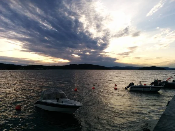 Sonnenuntergang Auf Dem Meer Mit Kleinen Booten — Stockfoto