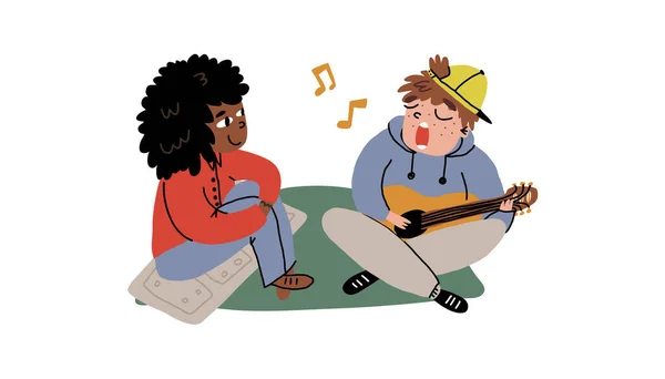 Um cara bonito serenata sua namorada e toca guitarra. Casal ou amigos passando tempo ao ar livre. — Vetor de Stock