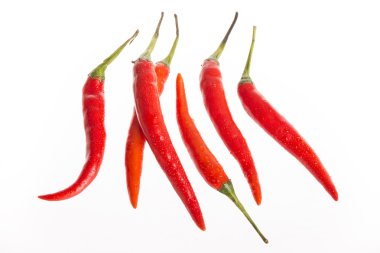 Beyaz arka plan üzerinde izole chilies