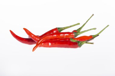 Beyaz arka plan üzerinde izole chilies
