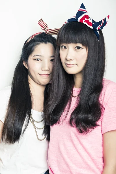 Δύο χαμογελαστά κορίτσια της Ασίας — Φωτογραφία Αρχείου