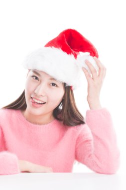 Genç Asyalı kadın üzerinde beyaz izole Noel şapka ile.