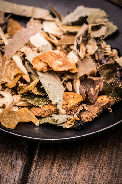 Chinese traditional herbs in the black plate. — Stock Photo, Image