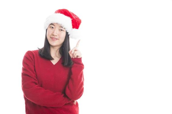Mladá asijská žena s vánoční čepici izolované na bílém. — Stock fotografie