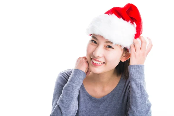 Jeune femme asiatique avec chapeau de Noël isolé sur blanc . — Photo