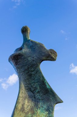 Londra - İngiltere 19 Şubat 2021. 'Large Standing Figure; Knife Edge', Henry Moore 'un kemiklere olan hayranlığını gösteren 29' 6 