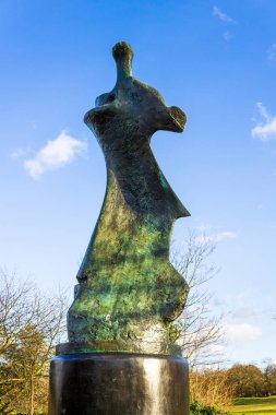 Londra - İngiltere 19 Şubat 2021. 'Large Standing Figure; Knife Edge', Henry Moore 'un kemiklere olan hayranlığını gösteren 29' 6 