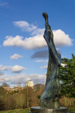 Londra - İngiltere 19 Şubat 2021. 'Large Standing Figure; Knife Edge', Henry Moore 'un kemiklere olan hayranlığını gösteren 29' 6 