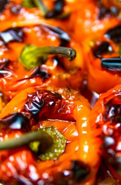 Vejetaryen et ve sebzeli biber dolması.