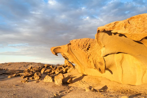 Гранитные скальные образования к северу от равнины Вельвица, Намибия — стоковое фото