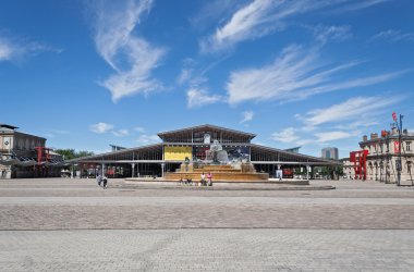 Paris, Fransa-Ağustos 9, 2016: Parc de la Villette Paris Grande halle de la Villette