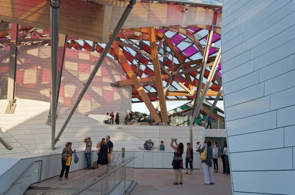 The Cafeteria of the Modern Art Museum of the Louis Vuitton Foundation  Editorial Stock Image - Image of city, attraction: 65055304