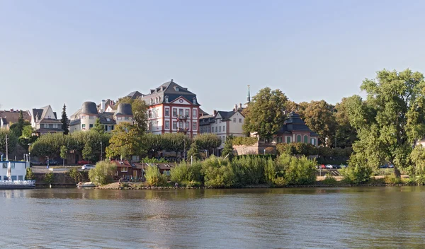 De oevers van de belangrijkste rivier in Frankfurt-Hoechst — Stockfoto