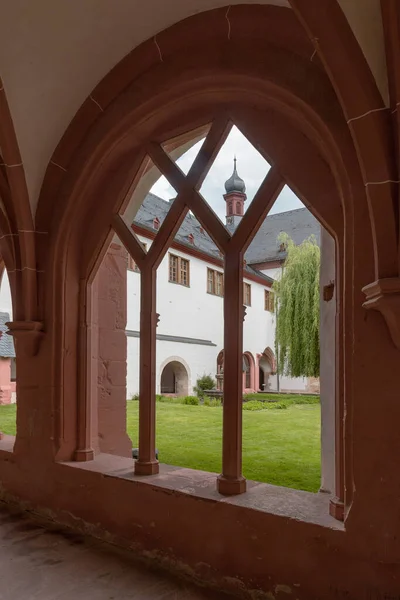 Eberbach Alemania Mayo 2019 Vista Través Una Ventana Jardín Interior — Foto de Stock