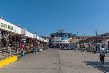 VALPARAISO, ŞİLİ-FEBRUARY 27, 2020: Muelle Prat Pier Valparaiso Limanı, Şili