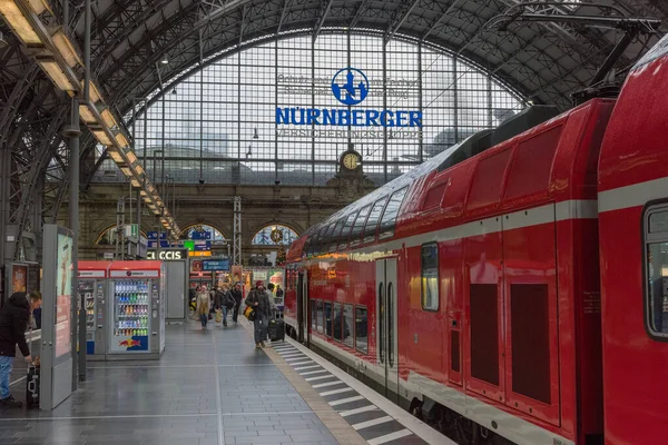 Frankfurt Main Alemanha Setembra 2019 Trens Passageiros Não Identificados Estação — Fotografia de Stock