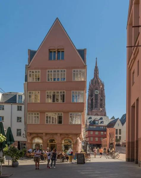 Frankfurt Main Németország Szeptember 2020 Ismeretlen Emberek Felújított Óvárosban Székesegyházzal — Stock Fotó