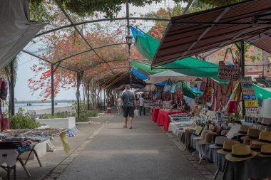 Panama Şehri, Panama - Mart 03, 2019: Panama 'nın tarihi bölgesi Casco Viejo' daki hatıra tezgahları 