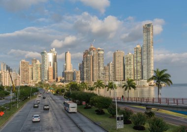 PANAMA ŞEHRİ, PANAMA-MARCH 03, 2019: Panama City, Panama 'nın modern ufuk çizgisi