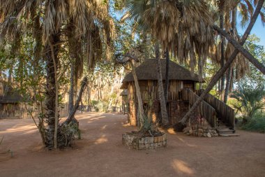 EPUPA, NAMIBIA, 19 Aralık 2020: Kuzey Namibya 'daki Kunene Nehri üzerindeki Epupa Falls Lodge 