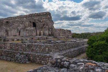 Kadim Maya şehrinin kalıntıları Kabah, Yucatan, Meksika