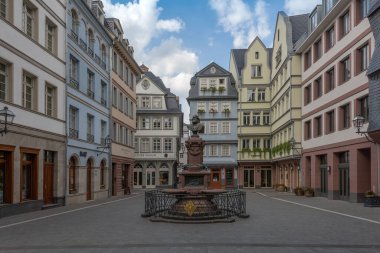 FRANKFURT AM MAIN, GERMANY-MAY 03, 2021: Almanya 'nın Frankfurt kentindeki evler