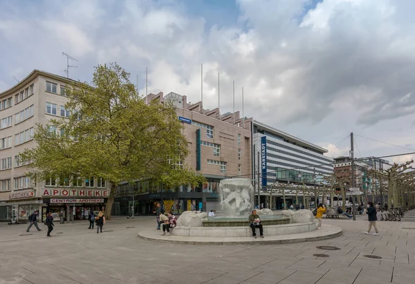 2021年5月3日 フランクフルト マイン ドイツ フランクフルト マイン商店街のブルックハウス噴水 — ストック写真