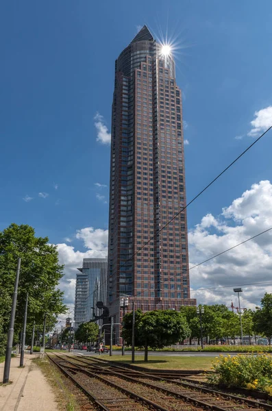 Frankfurt Main Alemanha Julho 2019 Hammering Man Sculpture Front Messeturm — Fotografia de Stock