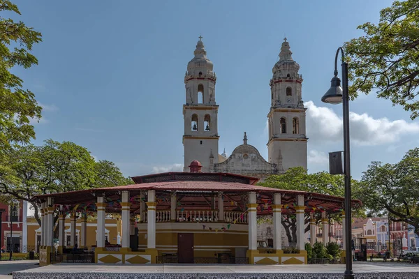 Campeche Mexico March 2018 Парк Незалежності Кафедральним Собором Кампече Мексика — стокове фото