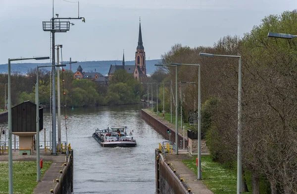 Frankfurt Main Německo Duben 2018 Nákladní Loď Východu Přechodové Komory — Stock fotografie