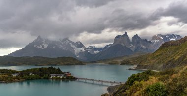 Pehoe Gölü 'ndeki ev, Torres del Paine Ulusal Parkı, Patagonya, Şili