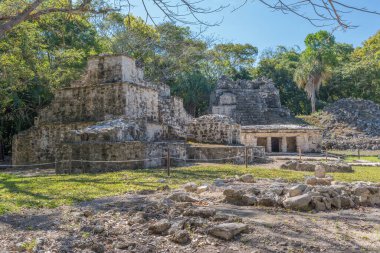 Muyil Arkeolojik Alanı, Quintana Roo, Meksika 'da antik Maya binası.