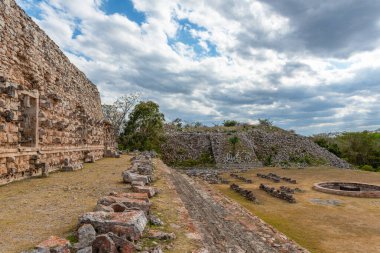 Eski Maya şehri Kabah, Yucatan, Meksika 'nın kalıntıları.