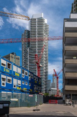 FRANKFURT AM MAIN, GERMANY-EPTEMBER 07, 2025: Frankfurt Gallus, Almanya 'da Büyük Kule gökdeleni