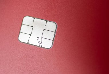 Kırmızı ekrandaki simkartı kapat.