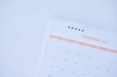 Bulanık takvim. Beyaz tonda plan yapıyorum..