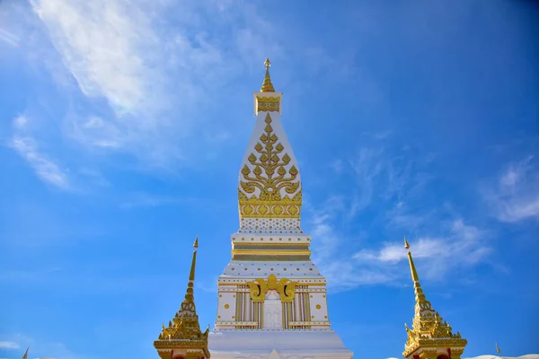 Thajský Chrám Modré Obloze Pozadí — Stock fotografie