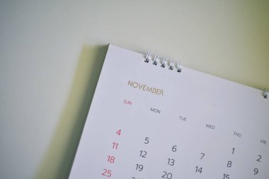 Beyaz ton planlama kavramında bulanık takvim.