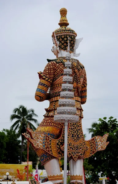 Thao Thao Kuewr or Wessuwan. God of Giants A Hatumharach Protecting and caring for the earth Dwell on heaven's Heavenly Rachiga. He is sitting on a supernatural power Olkbal north. — Stock Photo, Image