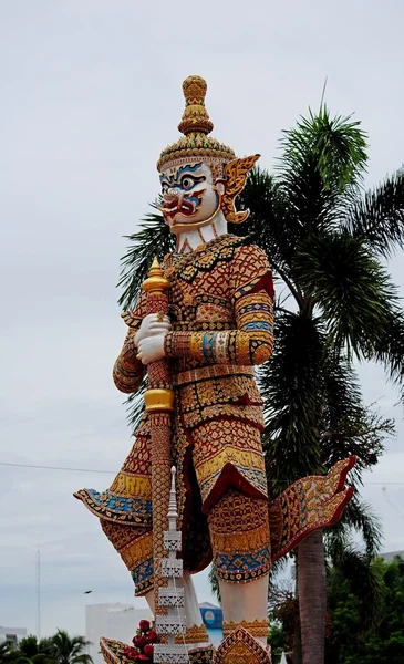 Thao thao kuewr lub wessuwan. Bóg gigantów w hatumharach ochrony i opieki nad ziemia mieszkać na rachiga niebieskiego nieba. on siedzi na olkbal z północy w nadprzyrodzoną moc. — Zdjęcie stockowe