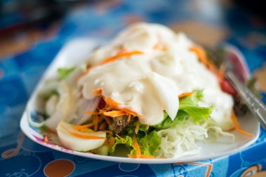 Yaprakları taze salata krem çorba