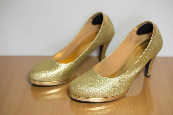 The fashion Gold shoes — Stock Photo, Image