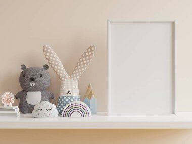 Çocuk odasındaki posterleri, boş krem rengi duvar arkaplanındaki posterleri, 3D görüntüleme
